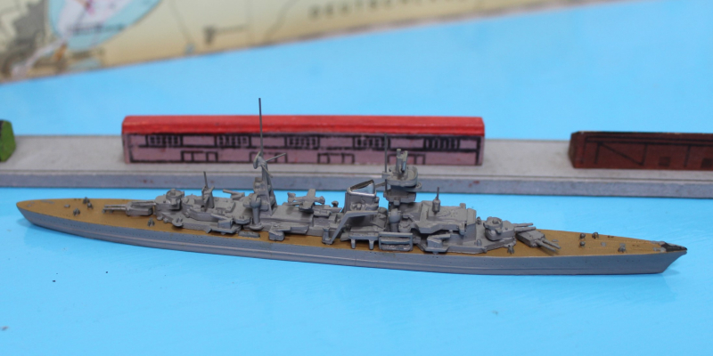 Cruiser "Prinz Eugen" dark-brown decks (1 p.) GER 1940 Delphin D 17